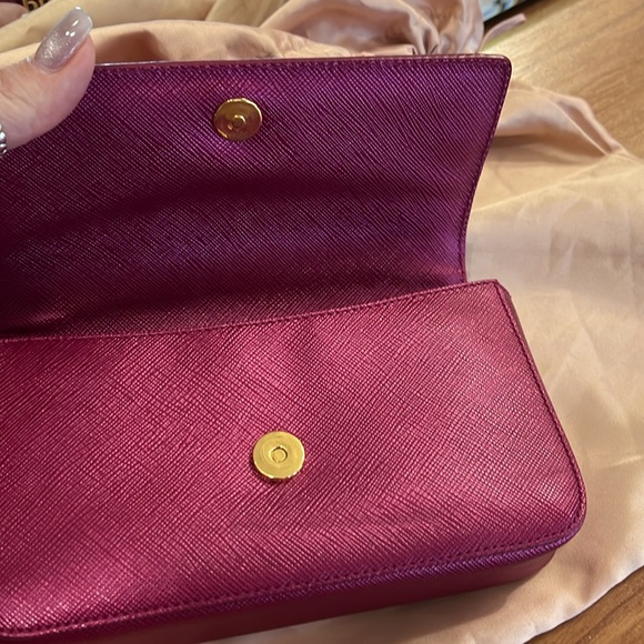Beautiful pink Prada clutch - Picture 6 of 8